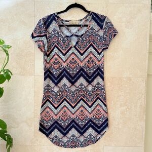 Sauci Boho Printed Tunic Top Navy Chevron Paisley Keyhole Short Sleeve